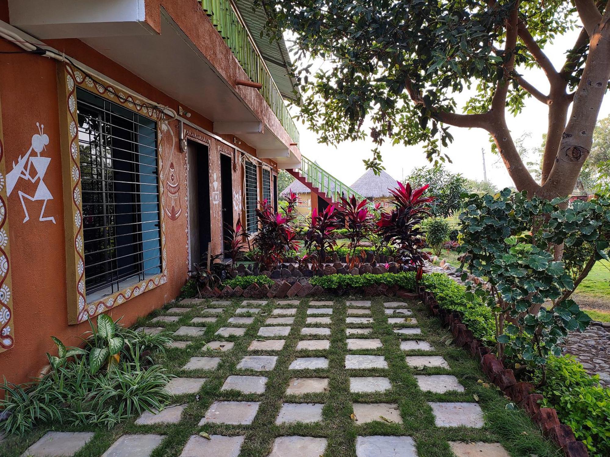 Van Vagdo Resort Rajpipla Экстерьер фото