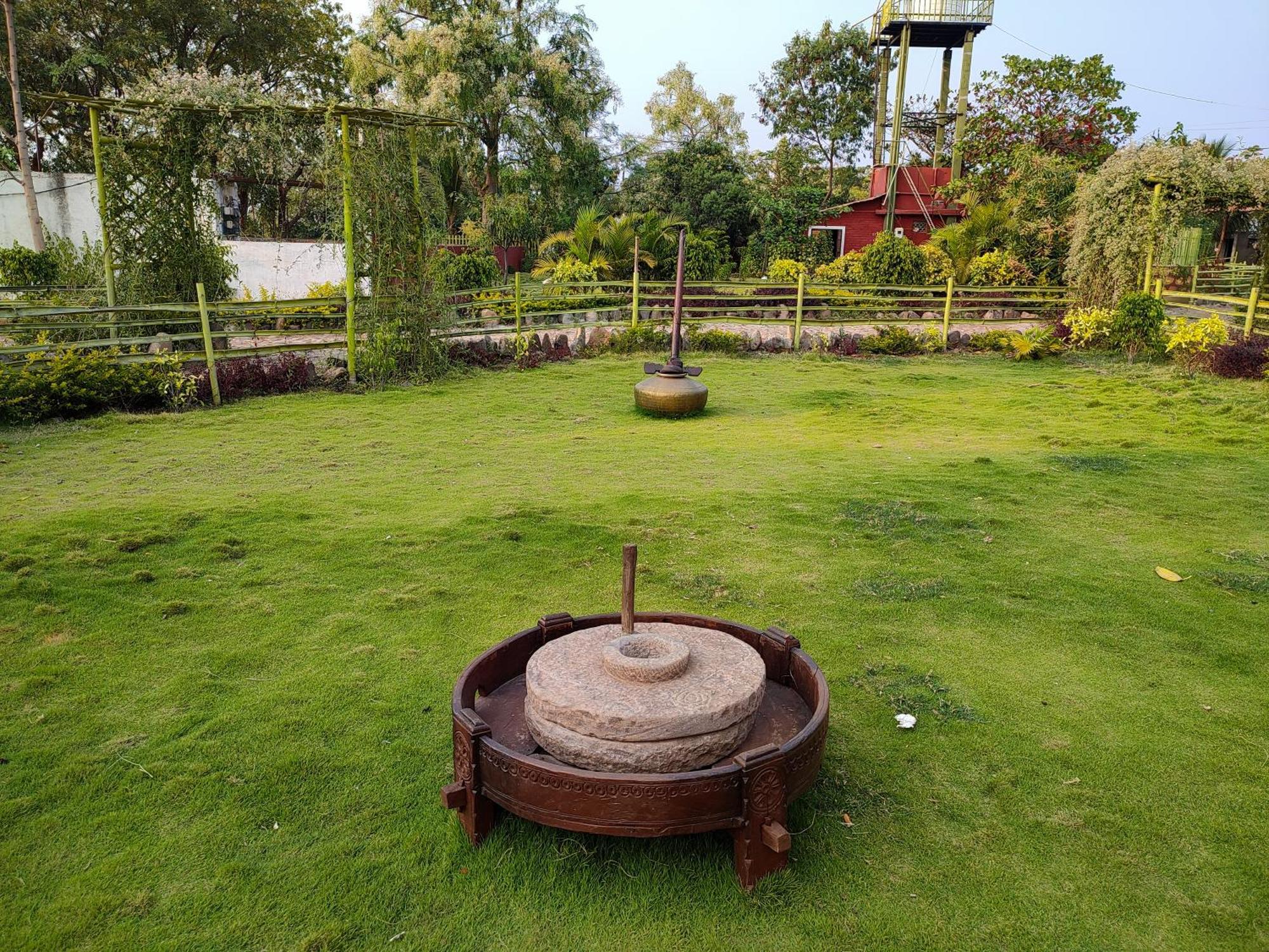 Van Vagdo Resort Rajpipla Экстерьер фото