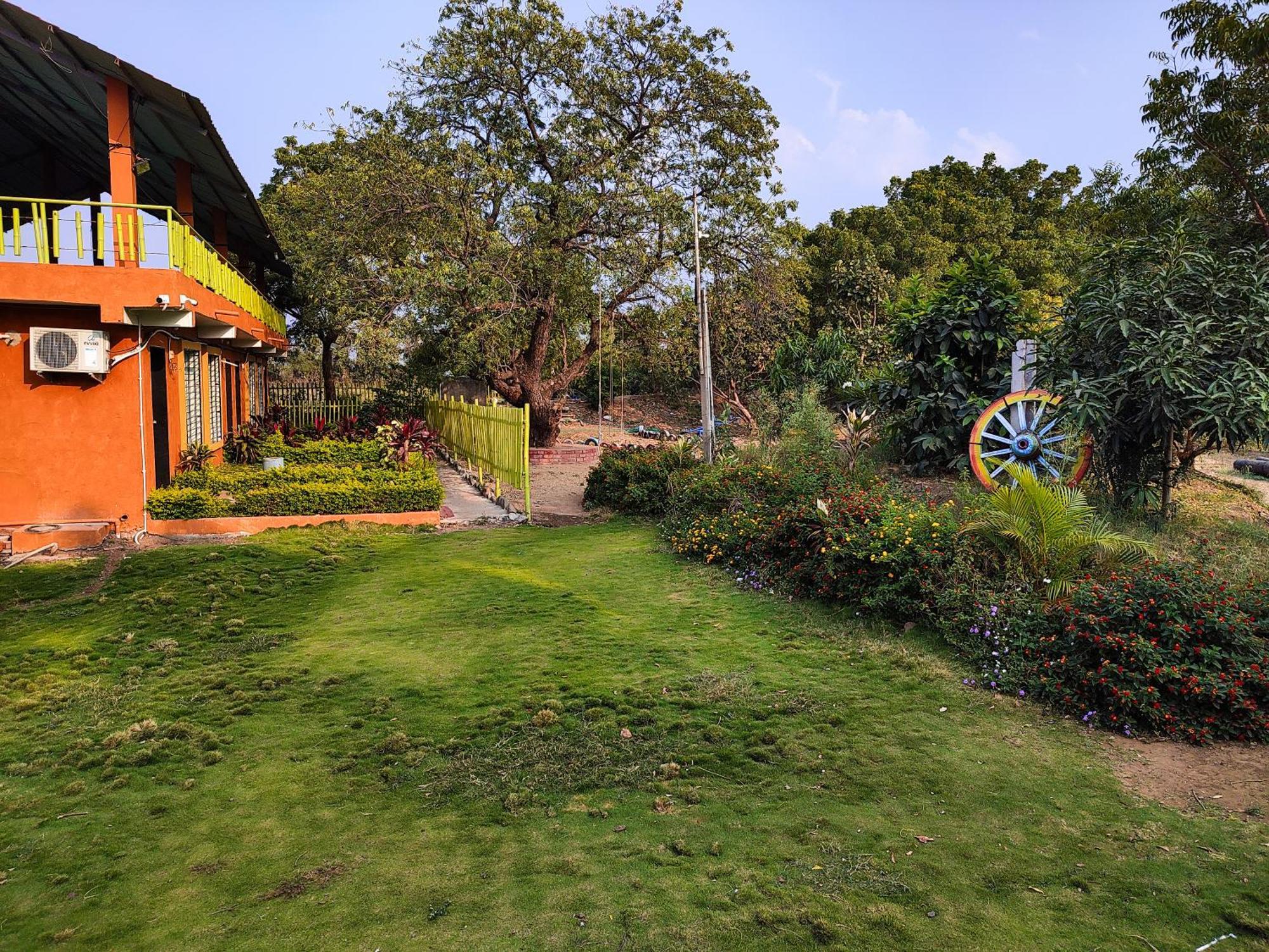 Van Vagdo Resort Rajpipla Экстерьер фото