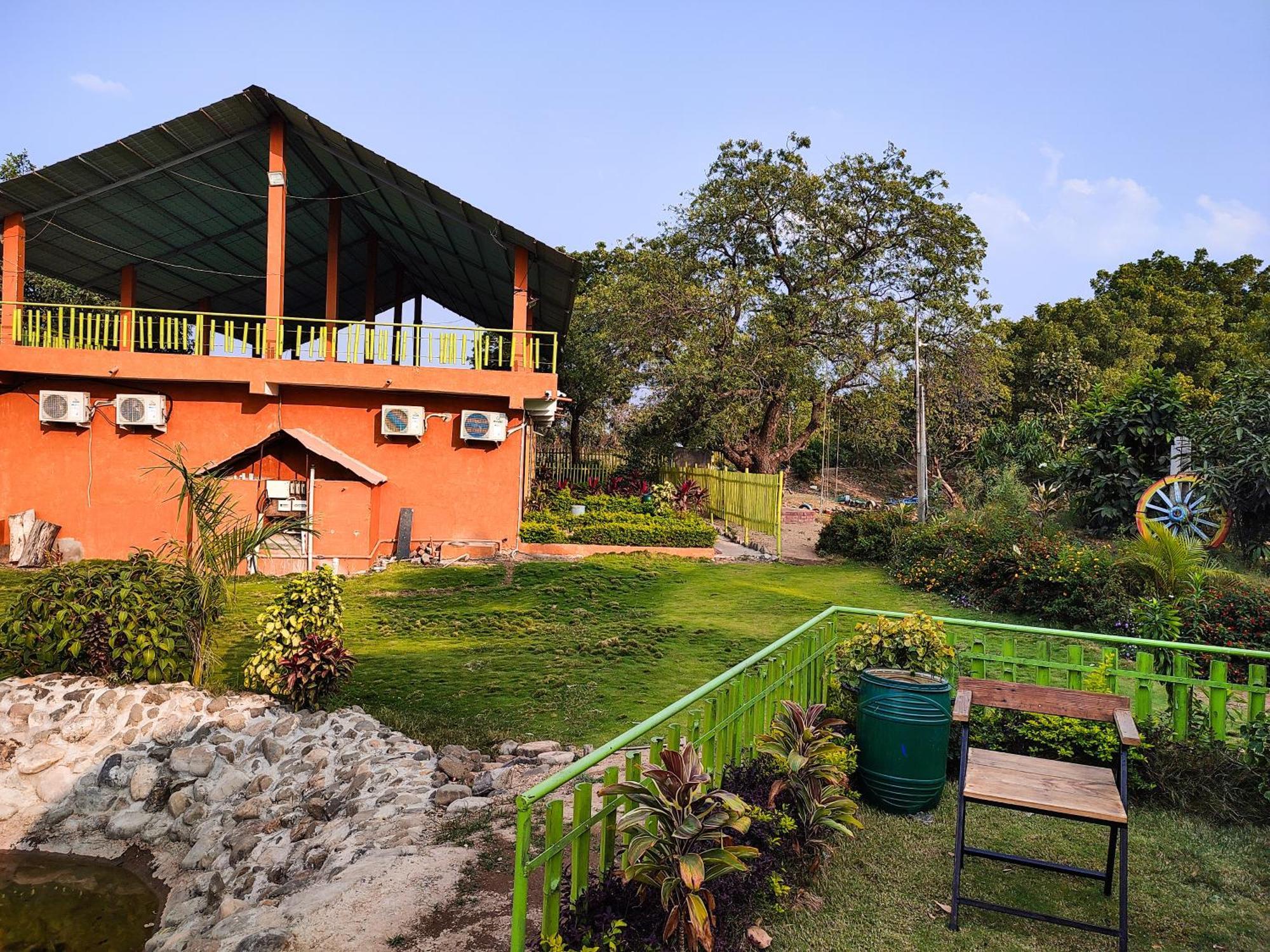 Van Vagdo Resort Rajpipla Экстерьер фото